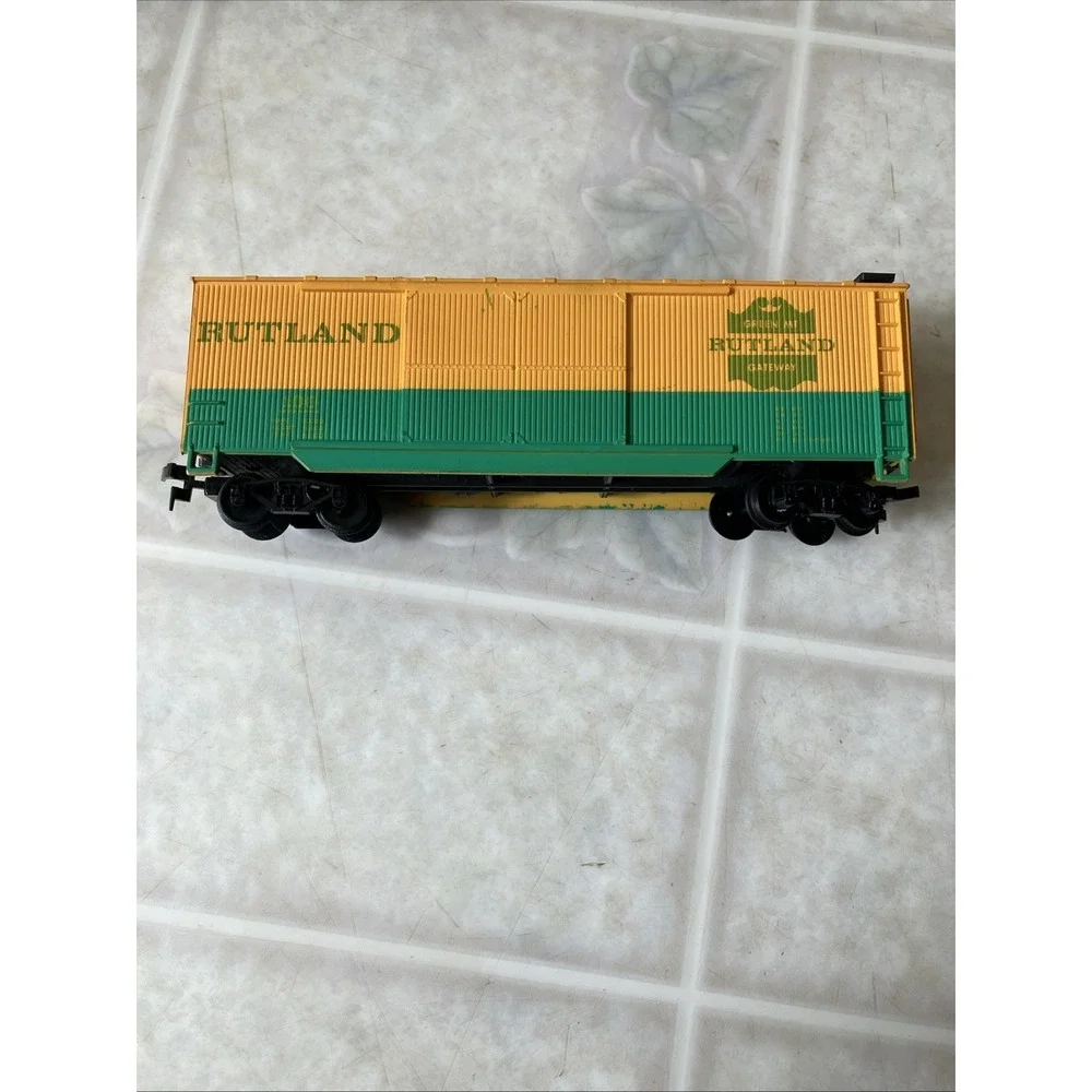 Lionel 6-9710 Rutland Railroad Box Car HO Scale Yellow‎ green Green Mt Gateway